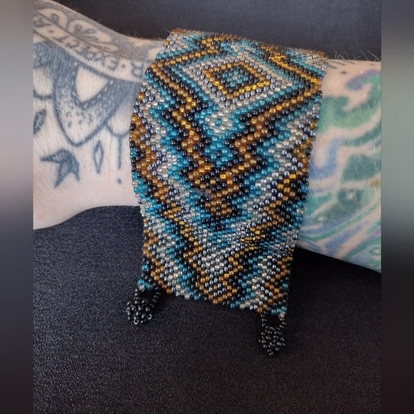 Handmade Beaded Bracelet - Picture 5 of 10